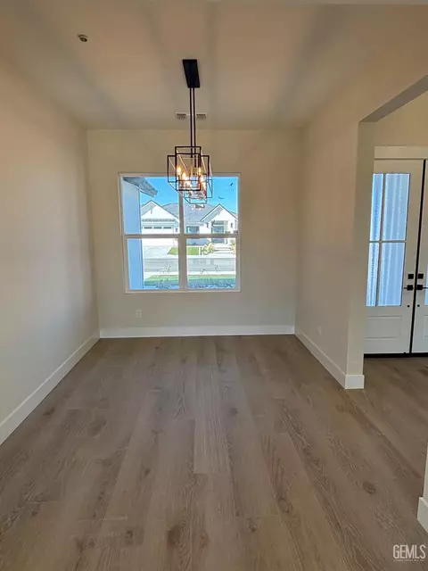 16725 Pinecrest Ct, Bakersfield, CA 93314 photo 4