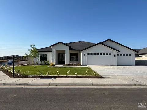 16725 Pinecrest Ct, Bakersfield, CA 93314
