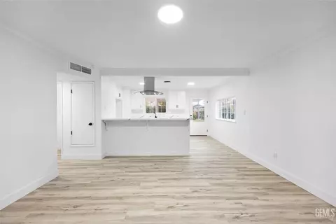 Living - 274 Olson Ave, Shafter, CA 93263 photo 3 of 5