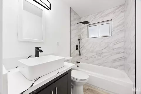Bath - 274 Olson Ave, Shafter, CA 93263 photo 1 of 3