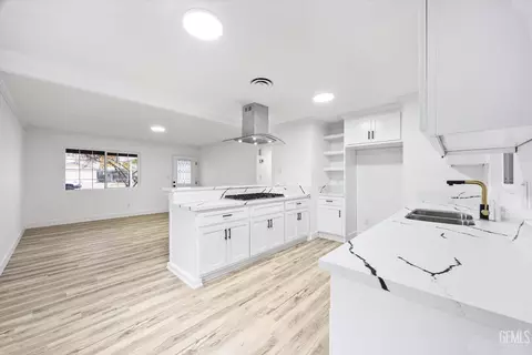 Kitchen - 274 Olson Ave, Shafter, CA 93263 photo 5 of 6