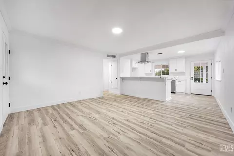 Living - 274 Olson Ave, Shafter, CA 93263 photo 4 of 5