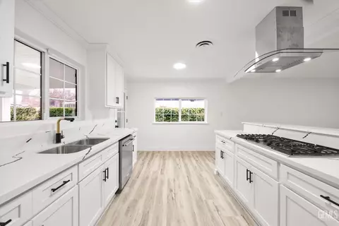 Kitchen - 274 Olson Ave, Shafter, CA 93263 photo 6 of 6