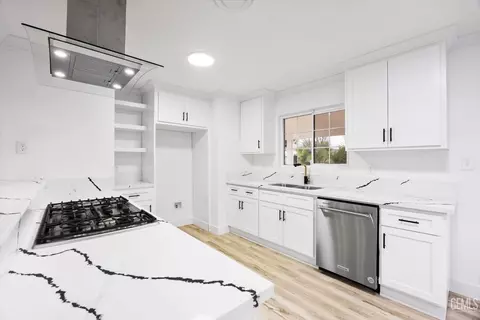 Kitchen - 274 Olson Ave, Shafter, CA 93263 photo 2 of 6