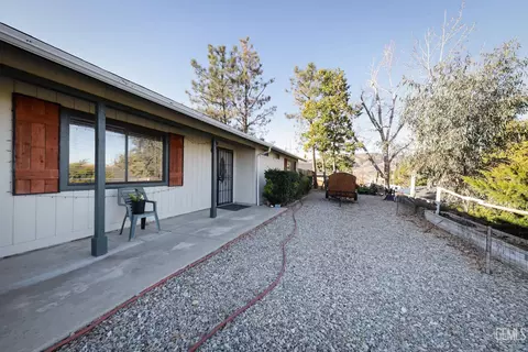 22401 Willow Pl, Tehachapi, CA 93561 photo 5