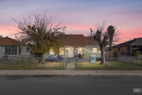 136 T St, Bakersfield, CA 93304
