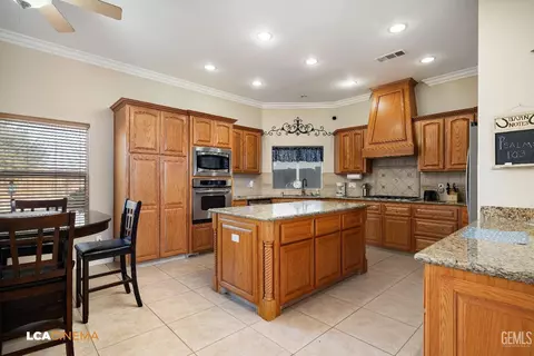 Kitchen - 10548 Titanium, Taft, CA 93268 photo 1 of 2