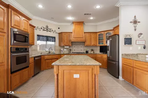 Kitchen - 10548 Titanium, Taft, CA 93268 photo 2 of 2