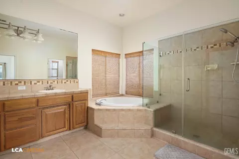 Bath - 10548 Titanium, Taft, CA 93268 photo 1 of 2