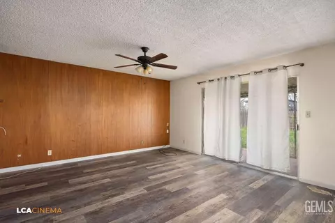 Living - 451 Atlantic Ave, Shafter, CA 93263 photo 2 of 3