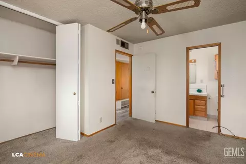Bedroom - 451 Atlantic Ave, Shafter, CA 93263 photo 2 of 4