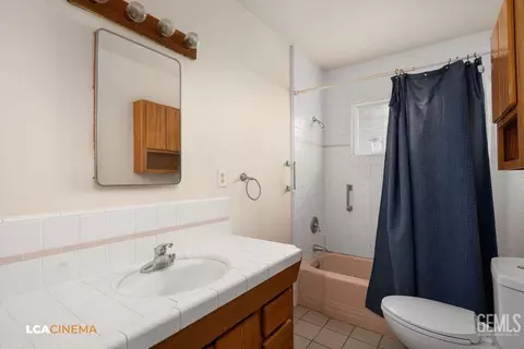 Bath - 451 Atlantic Ave, Shafter, CA 93263 photo 1 of 2