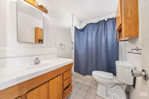 Bath - 451 Atlantic Ave, Shafter, CA 93263 photo 2 of 2