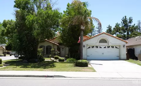 10001 Single Oak Dr, Bakersfield, CA 93311