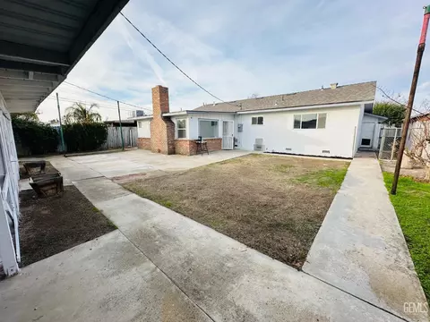 Exterior - 1608 17th Ave, Delano, CA 93215 photo 4 of 5