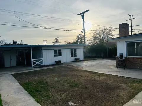 Exterior - 1608 17th Ave, Delano, CA 93215 photo 3 of 5