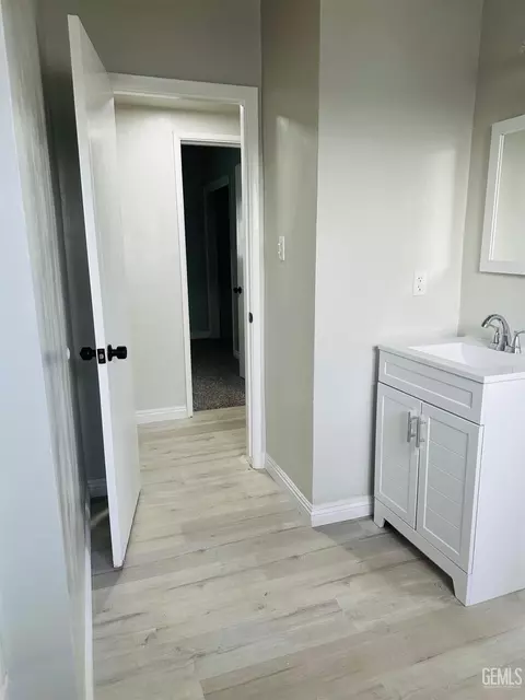 Bath - 1608 17th Ave, Delano, CA 93215 photo 2 of 3