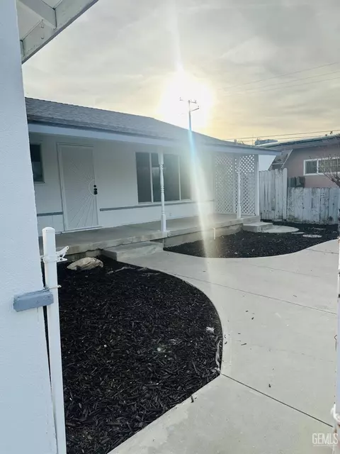 Exterior - 1608 17th Ave, Delano, CA 93215 photo 2 of 5