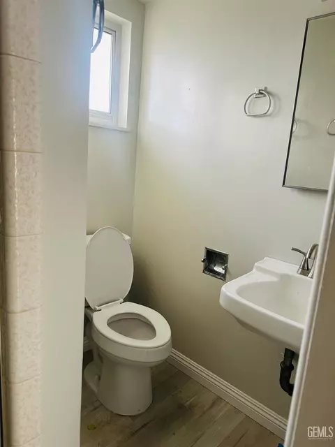 Bath - 1608 17th Ave, Delano, CA 93215 photo 1 of 3