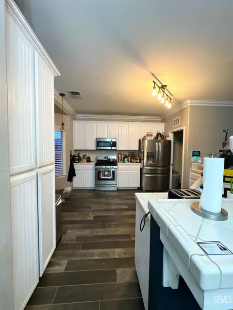 Kitchen - 12018 Copernicus Ave, Bakersfield, CA 93312 photo 2 of 2