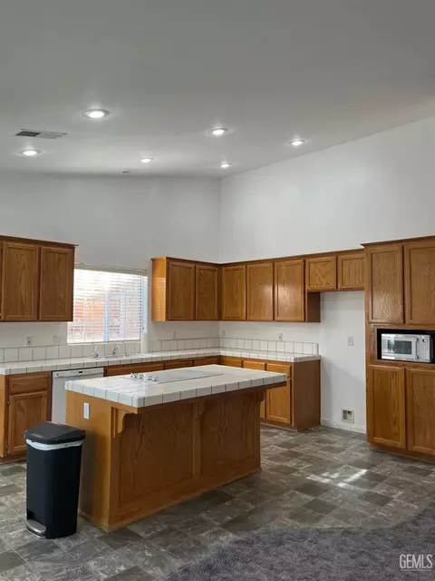 104 James Ave, Taft, CA 93268 photo 9