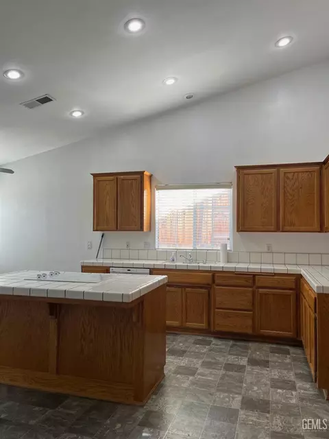 104 James Ave, Taft, CA 93268 photo 8
