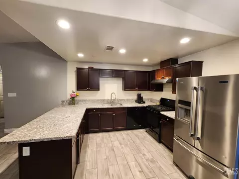 Kitchen - 600 Aussie Ave, Bakersfield, CA 93307 photo 3 of 3