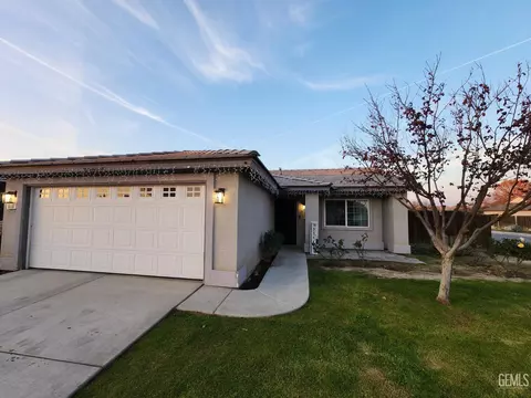 Exterior - 600 Aussie Ave, Bakersfield, CA 93307 photo 3 of 4
