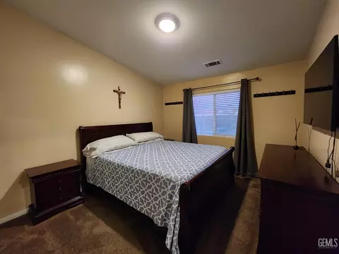 Bedroom - 600 Aussie Ave, Bakersfield, CA 93307 photo 3 of 3