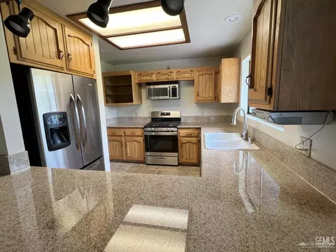 24081 Basin Harbor Ct, Tehachapi, CA 93561 photo 3
