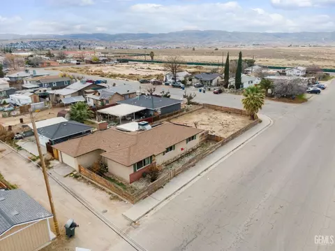 759 Fir St, Taft, CA 93268 photo 2