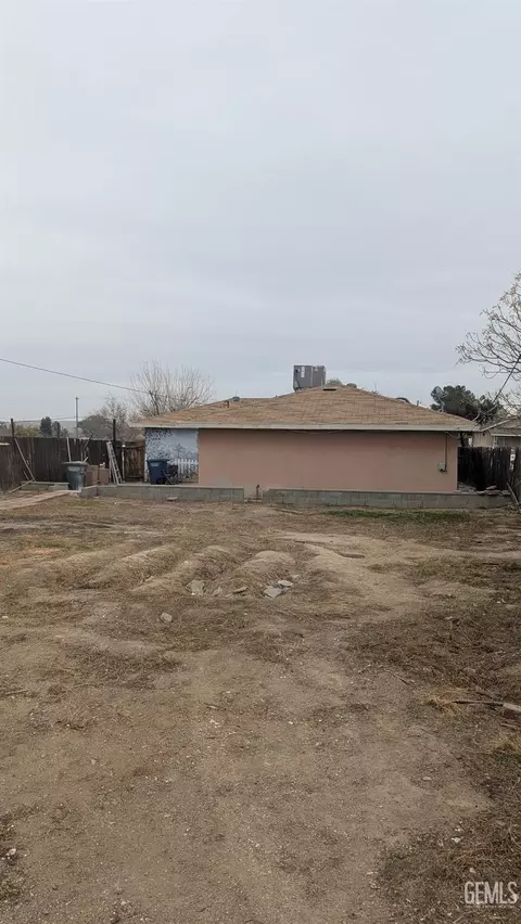 103 Pierce St, Taft, CA 93268 photo 4