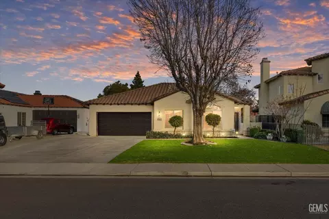 220 Claudia Autumn Dr, Bakersfield, CA 93314