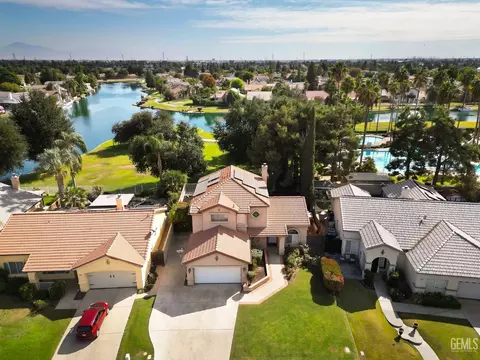 8805 Shore View Dr, Bakersfield, CA 93312