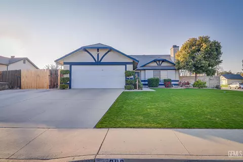 3923 Santillan St, Bakersfield, CA 93312