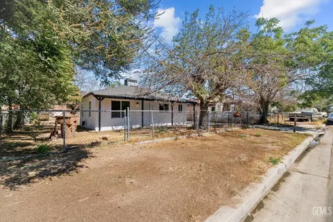 413 Easter St, Bakersfield, CA 93307 photo 2