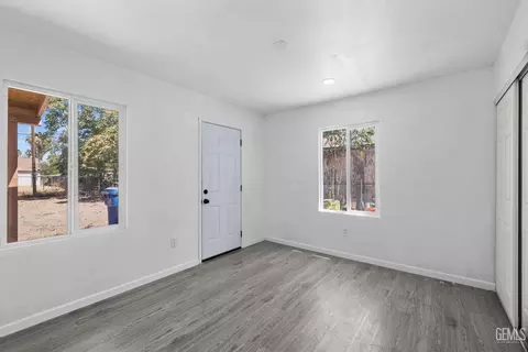413 Easter St, Bakersfield, CA 93307 photo 4