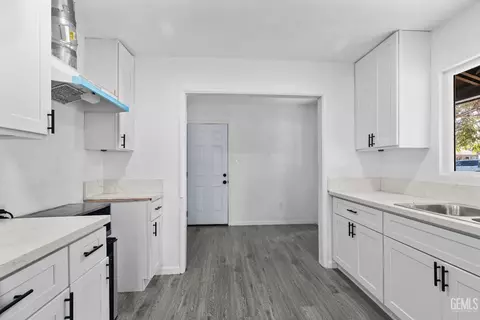 413 Easter St, Bakersfield, CA 93307 photo 9