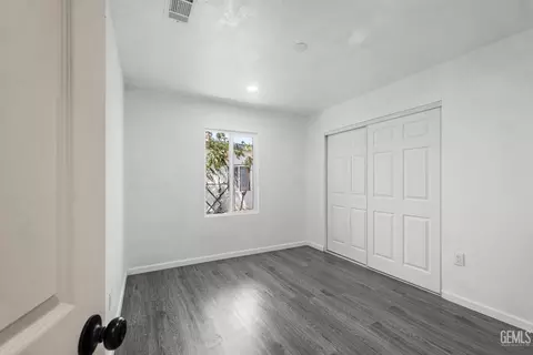 413 Easter St, Bakersfield, CA 93307 photo 8