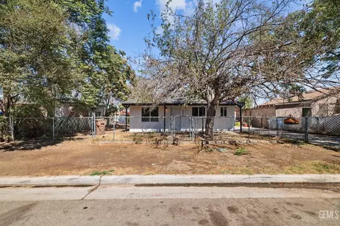 413 Easter St, Bakersfield, CA 93307 photo 3