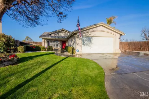 5300 Pine Grove Ct, Bakersfield, CA 93313
