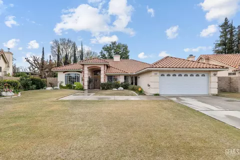 7301 Calle Los Manzanos, Bakersfield, CA 93309