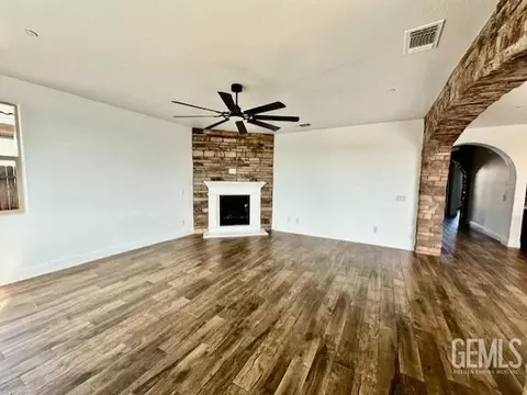 235 Hammersmith Dr, Bakersfield, CA 93314 photo 8