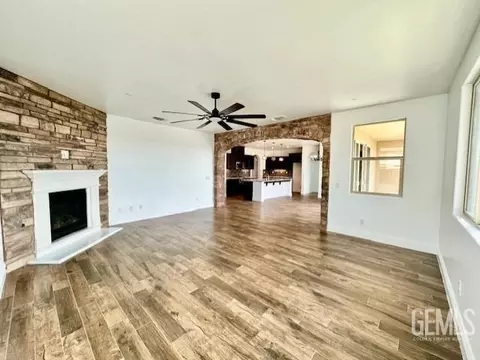 235 Hammersmith Dr, Bakersfield, CA 93314 photo 7