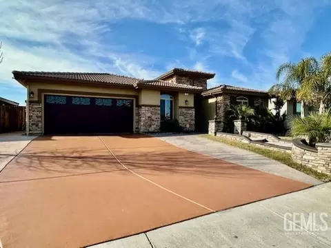 235 Hammersmith Dr, Bakersfield, CA 93314 photo 3
