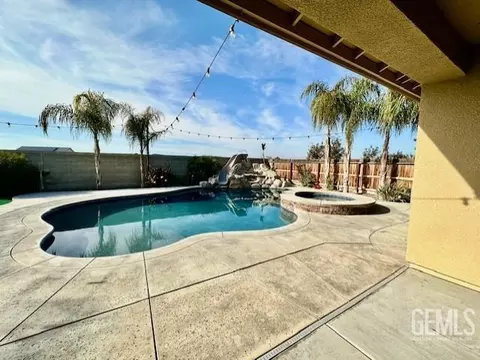 235 Hammersmith Dr, Bakersfield, CA 93314 photo 30