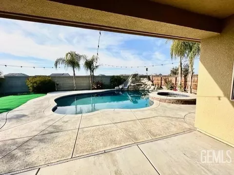 235 Hammersmith Dr, Bakersfield, CA 93314 photo 29