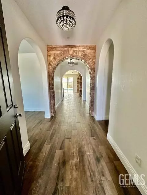 235 Hammersmith Dr, Bakersfield, CA 93314 photo 9