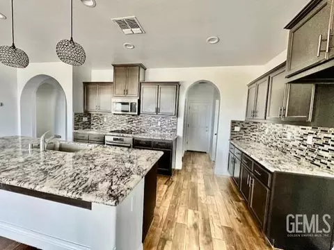 235 Hammersmith Dr, Bakersfield, CA 93314 photo 11