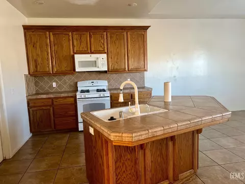 19811 Sun Ct, Tehachapi, CA 93561 photo 5